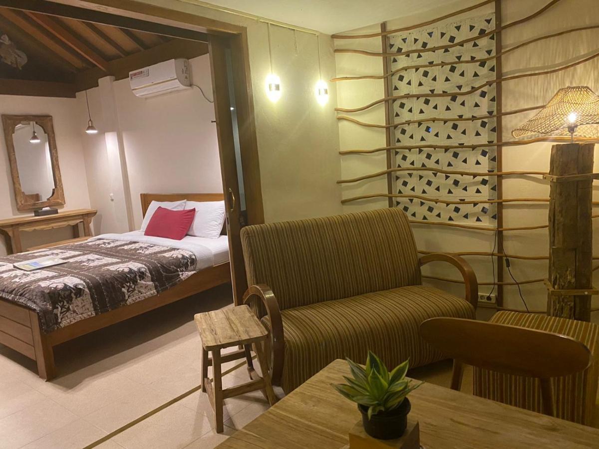 Alamanda Family Villas, Pool & Local Tours Джокякарта Екстериор снимка