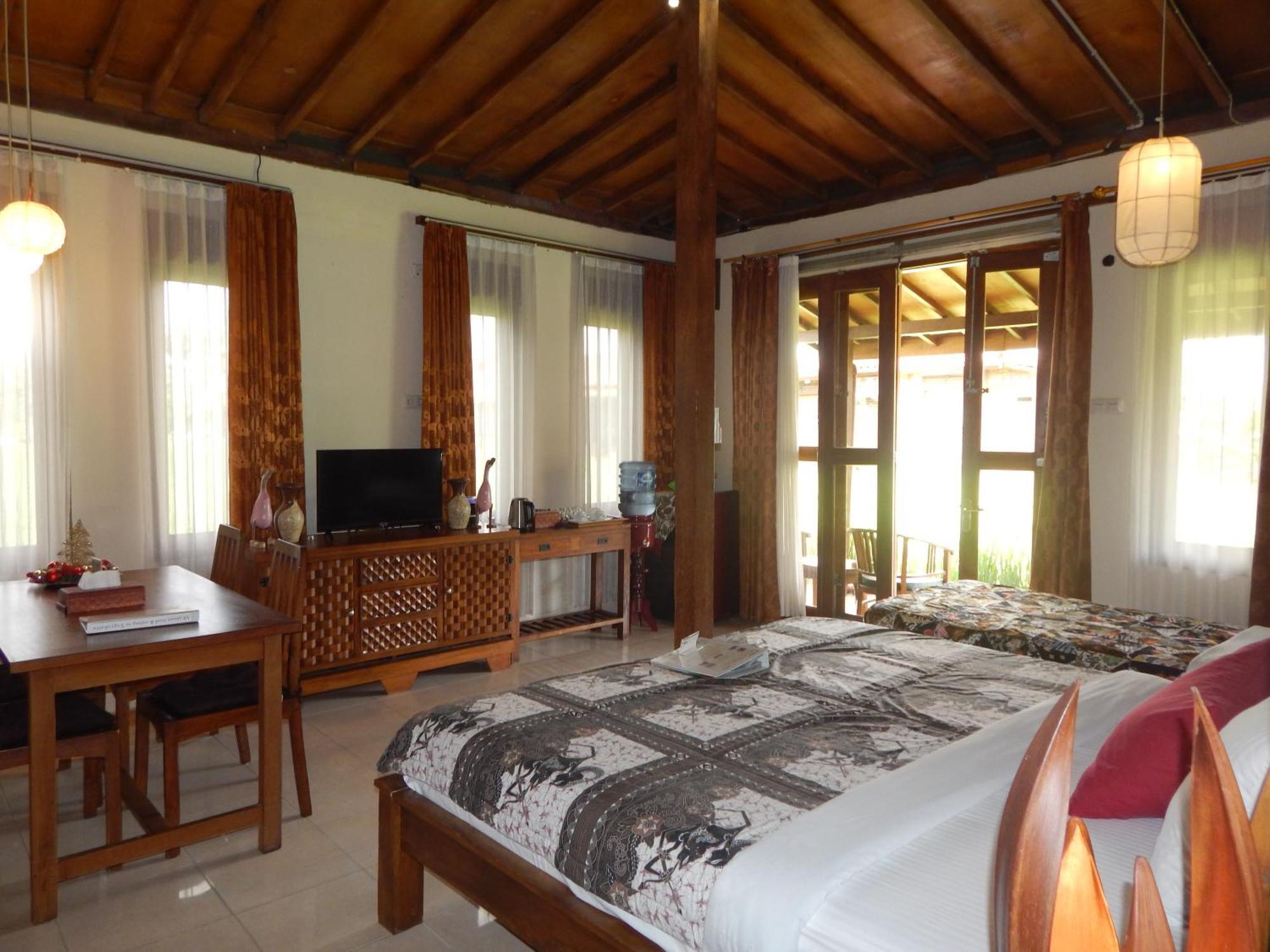Alamanda Family Villas, Pool & Local Tours Джокякарта Екстериор снимка