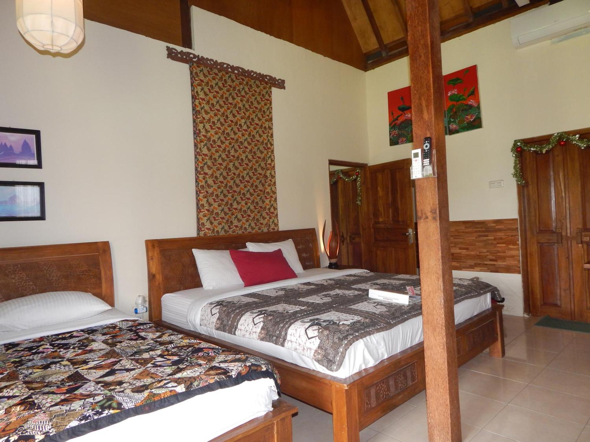 Alamanda Family Villas, Pool & Local Tours Джокякарта Екстериор снимка