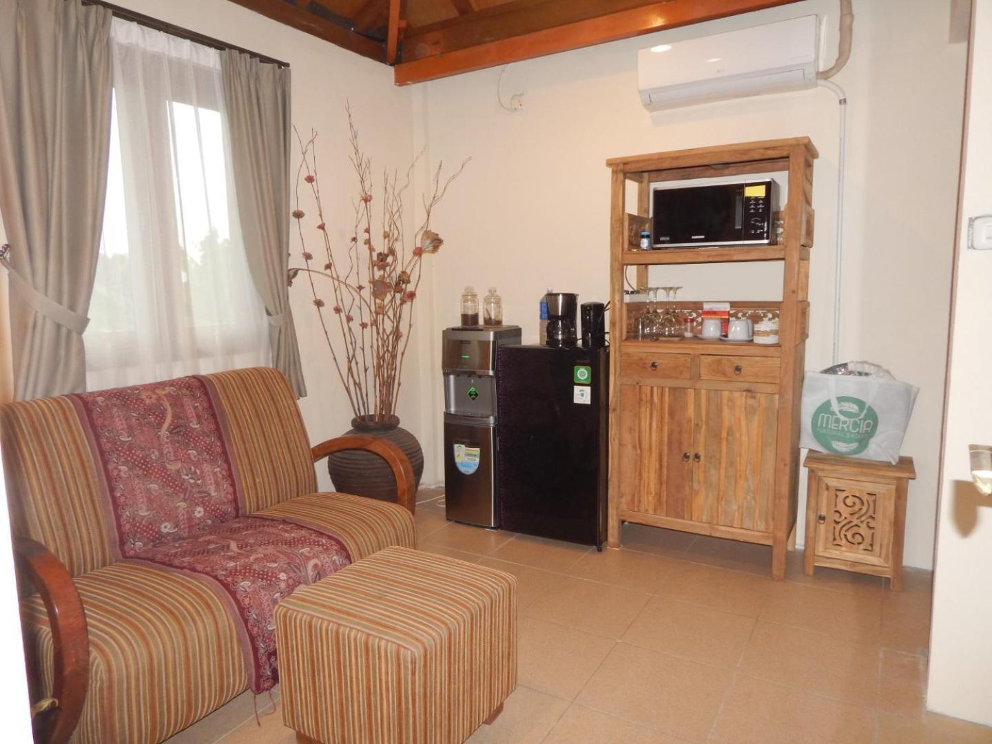 Alamanda Family Villas, Pool & Local Tours Джокякарта Екстериор снимка