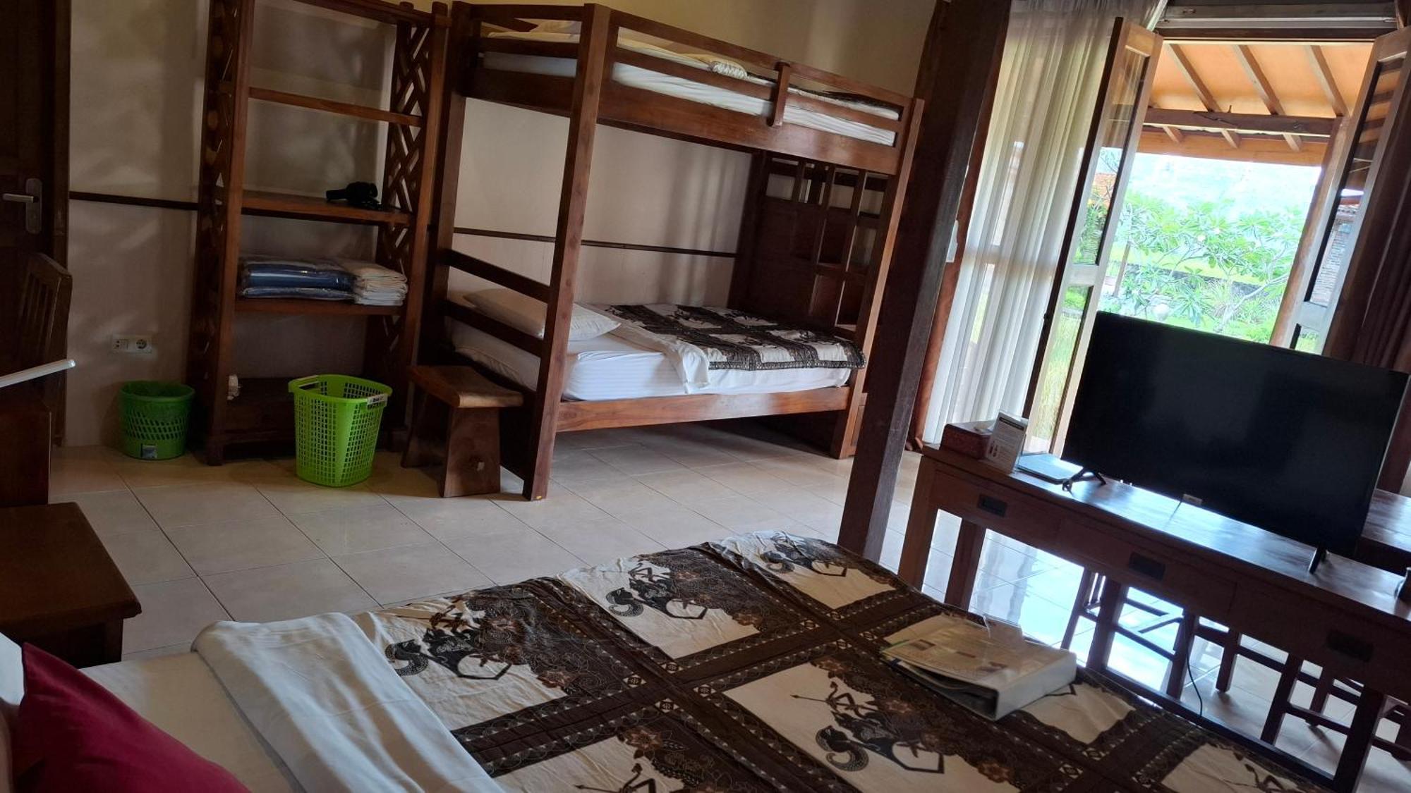 Alamanda Family Villas, Pool & Local Tours Джокякарта Екстериор снимка